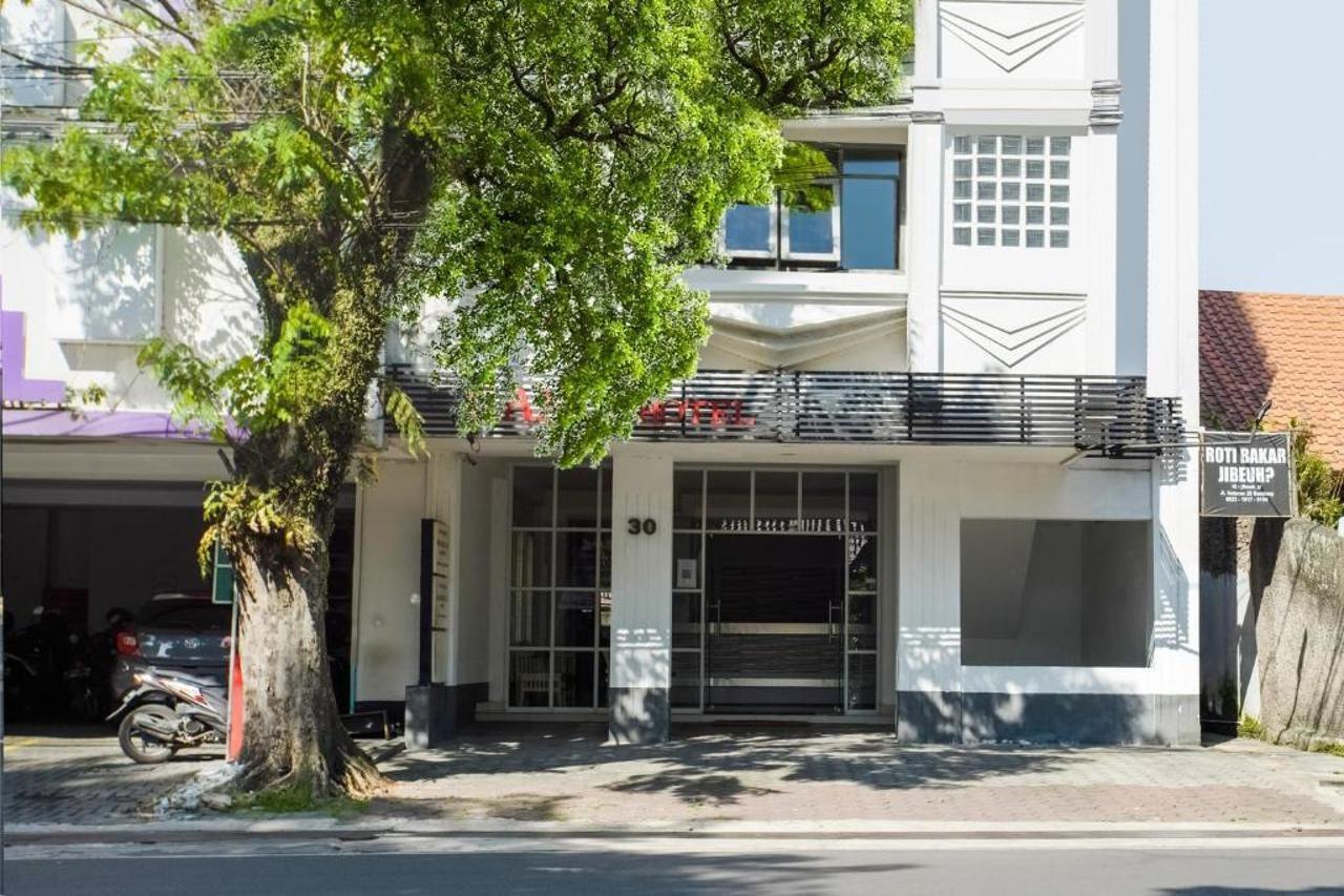 Gania Hotel Bandung Exterior photo