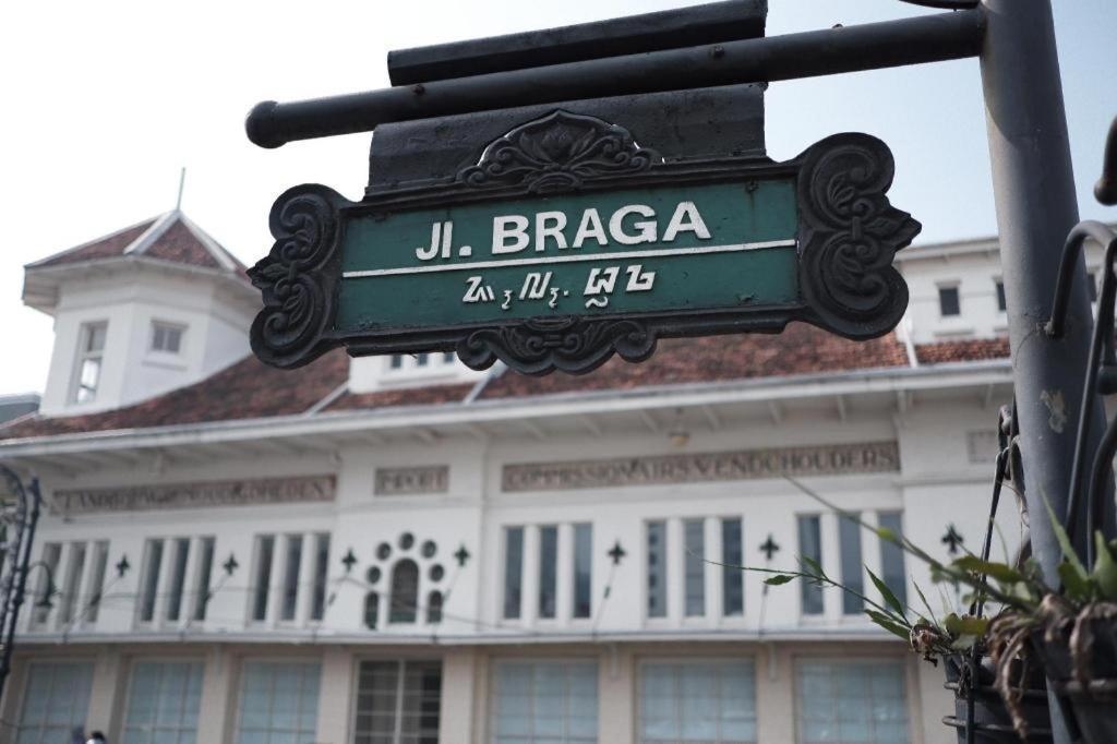 Gania Hotel Bandung Exterior photo